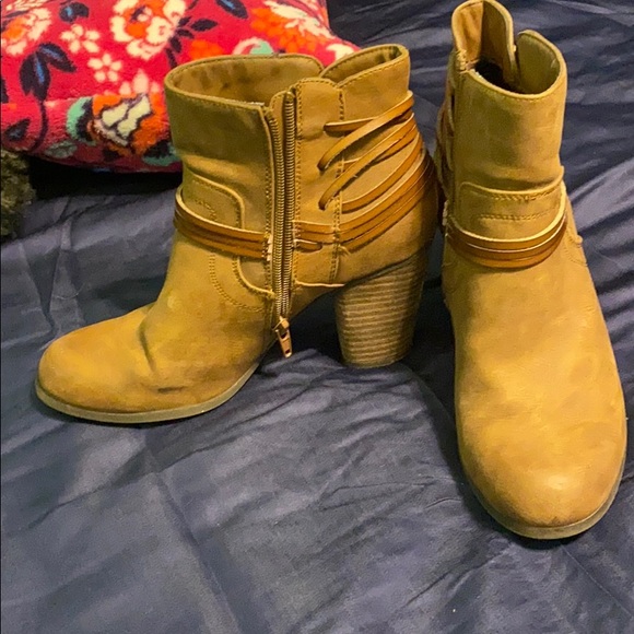 Booties barely worn! - Picture 2 of 2